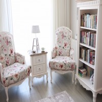 Gizem Hanım'ın aydınlık renklerle dekore ettiği vintage stil evi