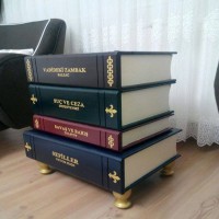 Gizem Hanım'ın üst üste kitaplar şeklinde sehpa projesi