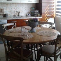 Doğal ahşap mobilyalarla rahatlatıcı doğal dekor