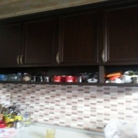 Neşe Hanım'ın beyaza boyadığı koyu renk mutfak dolapları