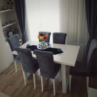 Serpil Hanım'ın turuncu ve mavilerle renklenmiş modern evi