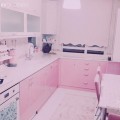 Yeliz hanım pembe ve beyaz bir mutfak..