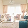 Büşra hanımın pastel tonlar ve zarif detaylarla, romantik dekoru..