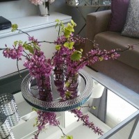 Aygül Hanım'ın bordo ve gümüş ağırlıklı şık salonu