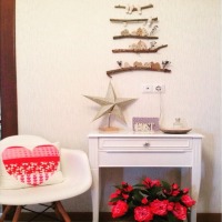 Gülseren Hanım'ın dekoratif objeleri ve çiçekleri