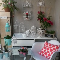 Ayşegül Hanım'ın her köşesine özendiği balkonu