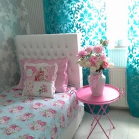 Pastel mavi ve pembelerle zarif bir ev