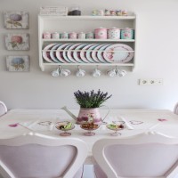 Gizem Hanım'ın aydınlık renklerle dekore ettiği vintage stil evi