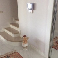 Farklı stil ve renklerin bir araya geldiği özenli ve zarif bir ev..