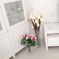 Ev Gezmesi: Her köşesinde çiçeklerle zarif ve ferah bir ev..