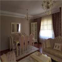 Serap hanım'ın yumuşak ve dinlendirici renklerle döşenmiş iç açıcı evi