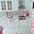 Songül hanımın pastel pembe tonları ile şekillenen tatlı evi..