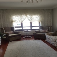 Serap hanım'ın yumuşak ve dinlendirici renklerle döşenmiş iç açıcı evi