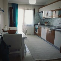 Serpil Hanım'ın turuncu ve mavilerle renklenmiş modern evi