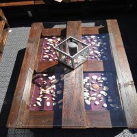 Meyra Hanım'ın paletlerden yaptığı bahçe takımı