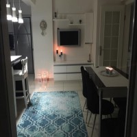 Selda Hanım'ın maviyle renklendirdiği modern mutfağı..