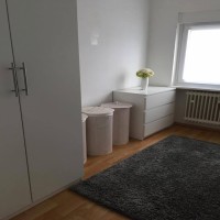 Gri, bej ve beyazla sade ve dinlendirici bir ev