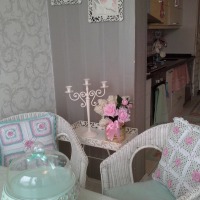 Pastel mavi ve pembelerle zarif bir ev