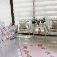 Farklı stil ve renklerin bir araya geldiği özenli ve zarif bir ev..