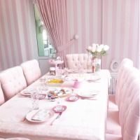 Şebnem Hanım pespembe masal evi