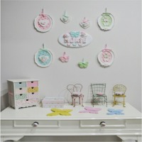 Beyaz ve pembelerle şeker gibi bir ev