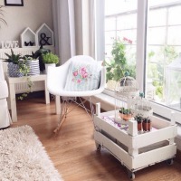 Gülseren Hanım'ın dekoratif objeleri ve çiçekleri