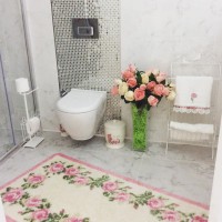 Farklı stil ve renklerin bir araya geldiği özenli ve zarif bir ev..