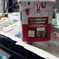 Ahşaptan beyaza boyanarak, dönüşüm geçirmiş bir mutfak