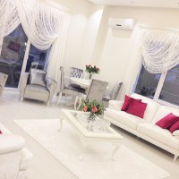 Ev Gezmesi: Her köşesinde çiçeklerle zarif ve ferah bir ev..