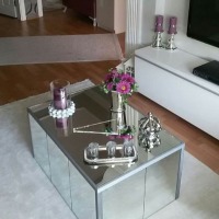 Aygül Hanım'ın bordo ve gümüş ağırlıklı şık salonu