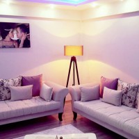 Genç çiftin modern ve şık evinde misafiriz.