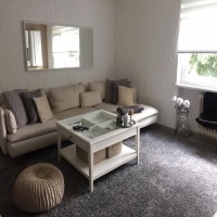 Gri, bej ve beyazla sade ve dinlendirici bir ev