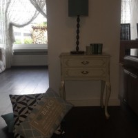 Doğal ahşap mobilyalarla rahat ve sade bir ev