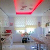 Baştan aşağı yenilenen bir evde, modern ve ferah bir dekor..