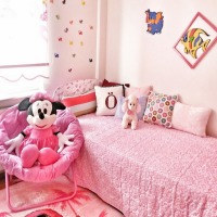 Rengarenk bir evin rengarenk çocuk odaları