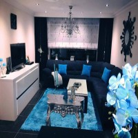 Sezen Hanım'ın mavi ve siyah ağırlıklı karakterli evi