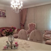 Genç çiftimizin elinde renklenen klasik dekorlu bir ev..