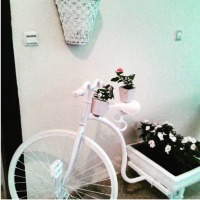 Hurda bisikletten kapı önü dekoru