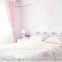 Pudra pembeler ve zarif desenlerle huzur kokan masal ev