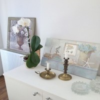 Açık renklerle döşenmiş içimizi açan ferah bir ev..