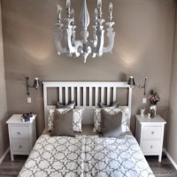 Doğal tonların maviyle karakterlendiği, abartıdan uzak, şık bir dekor.