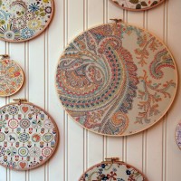 Kumaş ve kasnaktan harika duvar dekorları