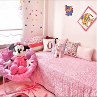 Rengarenk bir evin rengarenk çocuk odaları