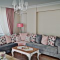 Meri hanımın griye pembe dokunuşlarla feminen hava kattığı, tatlı evi.