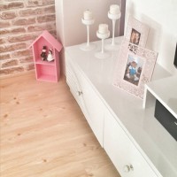 Seval Hanım'ın iç açıcı ve cıvıl cıvıl evinde ev gezmesindeyiz..