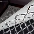 Sade halıdan, geometrik desenli bir halıya: Tacihan hanımın dönüşümü..
