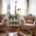 Yumuşak renkleri, klasik stili ile göz alıcı ve zarif bir ev..