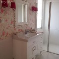Aygün hanımın duvar kağıtları ile hareketlenen banyo dekorları..