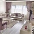 Sevcan hanımın beyaz ve mor uyumunda, sofistike evi.