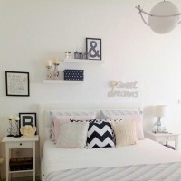 Baştan aşağı yenilenen bir evde, modern ve ferah bir dekor..